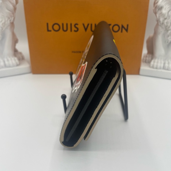 Louis Vuitton Limited Edition Epi World Tour Twist Lock Wallet NWOT - Picture 4 of 10